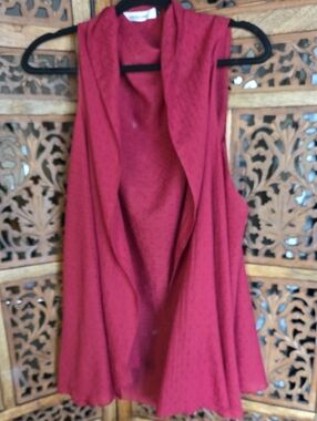 Sleeveless Open Front Drape Vest in Deep Wine Red